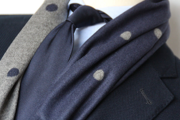 NAVY/GRAYCLASSIC SCARF