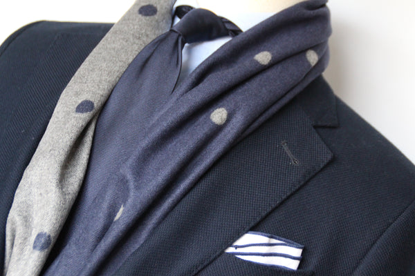 NAVY/GRAYCLASSIC SCARF